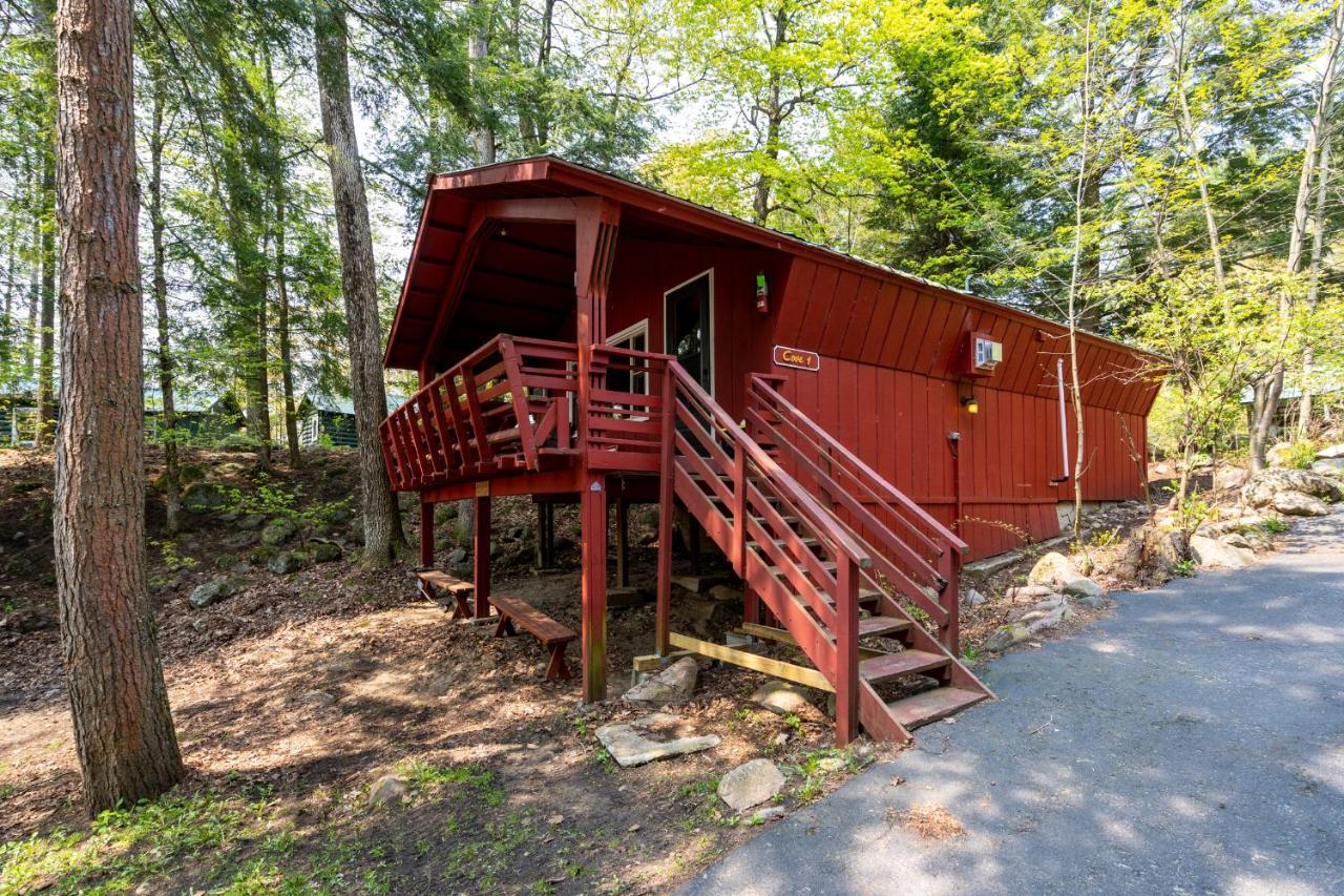 Hide-A-Way Waterfront Cottages Lake Luzerne Exterior photo