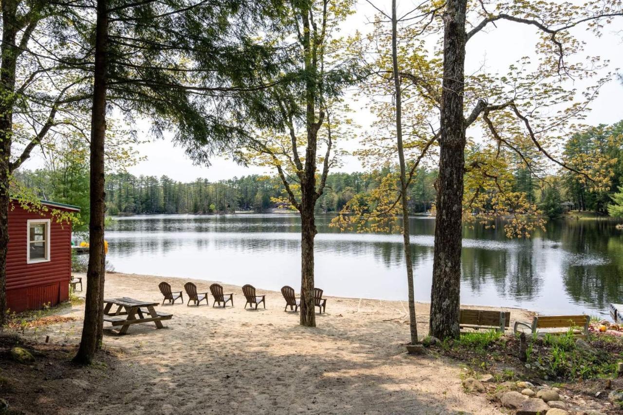Hide-A-Way Waterfront Cottages Lake Luzerne Exterior photo