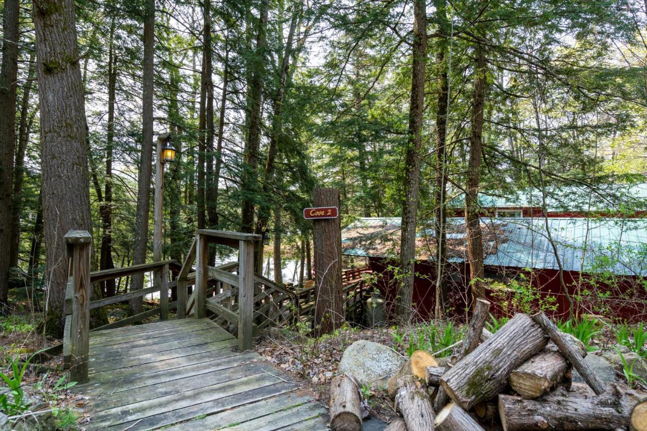 Hide-A-Way Waterfront Cottages Lake Luzerne Exterior photo